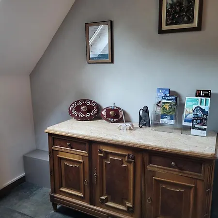 Quiet In Historic Village 아파트 *