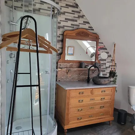 Quiet In Historic Village *